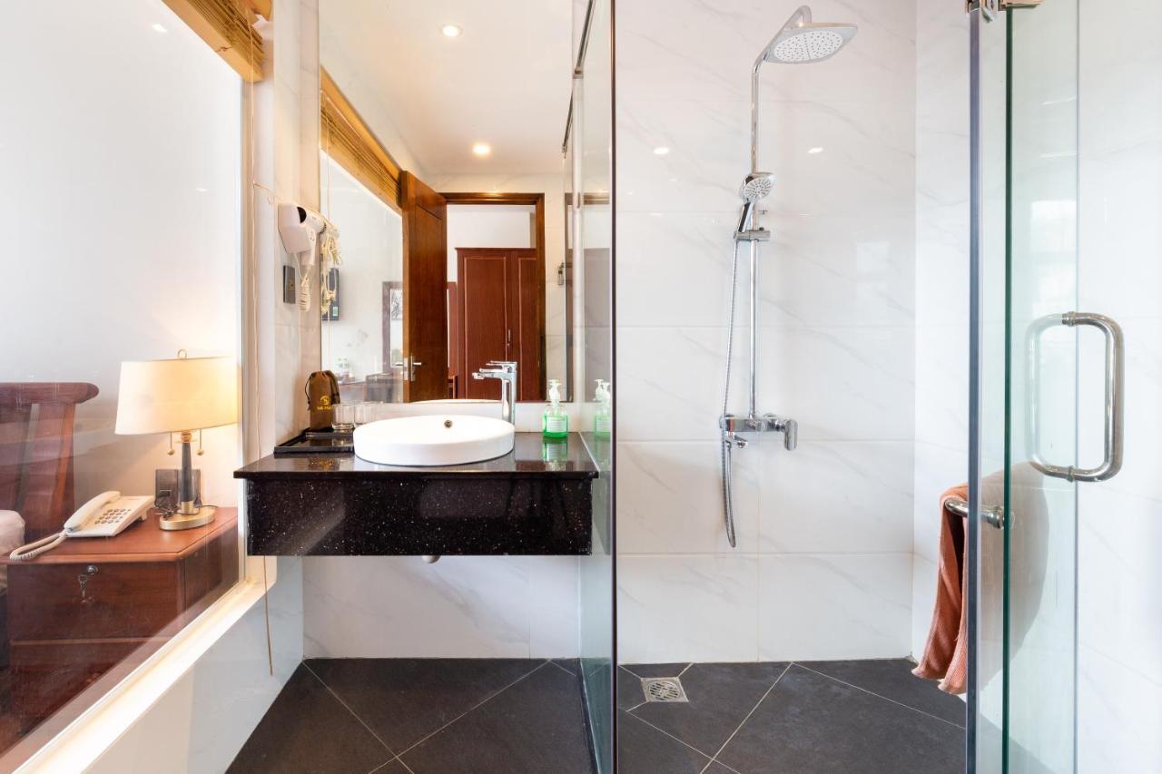 Silk Hong Ha Airport Hotel 3*