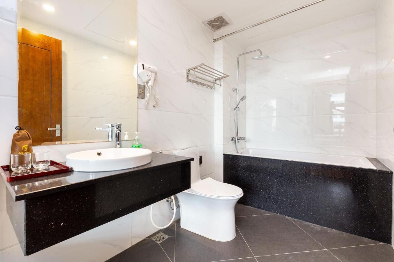 Silk Hong Ha Airport Hotel 3*