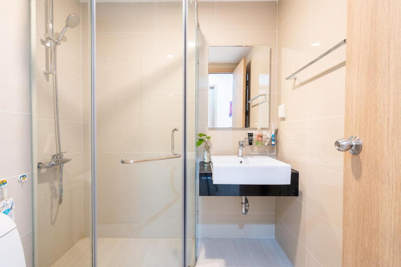 Apartment Tan Son Nhat Airport Sweet 2 Bedroom 1 Wc Apartment-free Gym , Sky Pool ,bbq ,garden Ho Chi Minh City