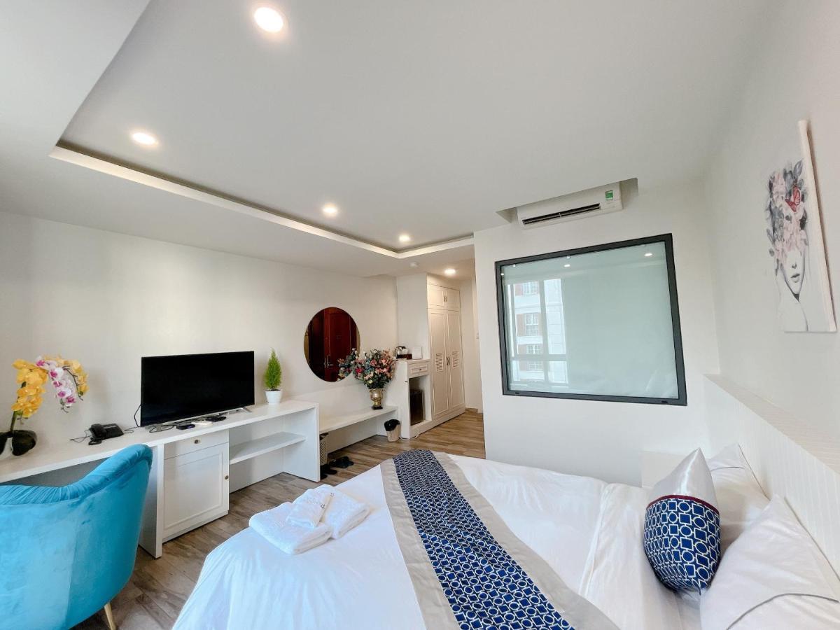 Ballantine Hotel