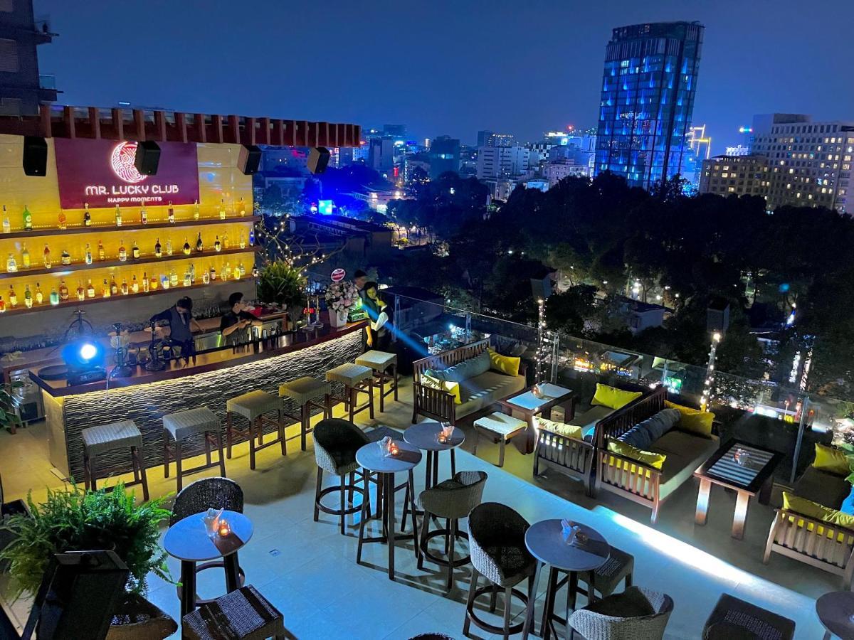 Happy Life Grand & Rooftop Skybar 4*