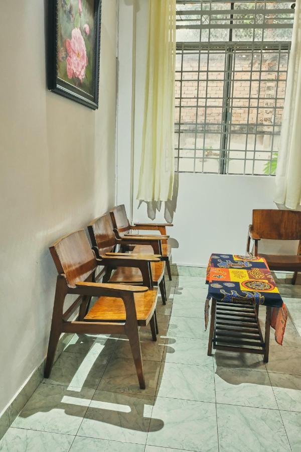 Peaceful Saigon - Entire House 1br In District 1 - Pet-friendly Pangsapuri *