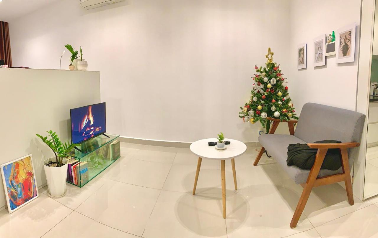 The Sunny House - Sky Center Airport Apartment