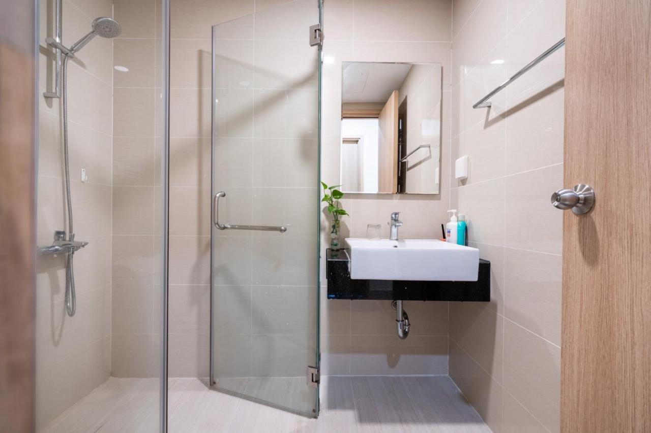 Apartment Tan Son Nhat Airport Botanica Premier, 2 Bedrooms, 2 Toilets Luxury Nearby Airport, Free Pool, Free Gym, Bbq Garden
