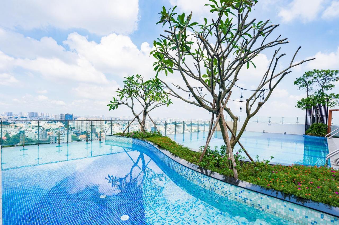 Tan Son Nhat Airport Botanica Premier, 2 Bedrooms, 2 Toilets Luxury Nearby Airport, Free Pool, Free Gym, Bbq Garden *