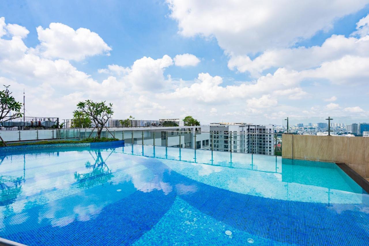 Tan Son Nhat Airport Botanica Premier, 2 Bedrooms, 2 Toilets Luxury Nearby Airport, Free Pool, Free Gym, Bbq Garden Apartment *