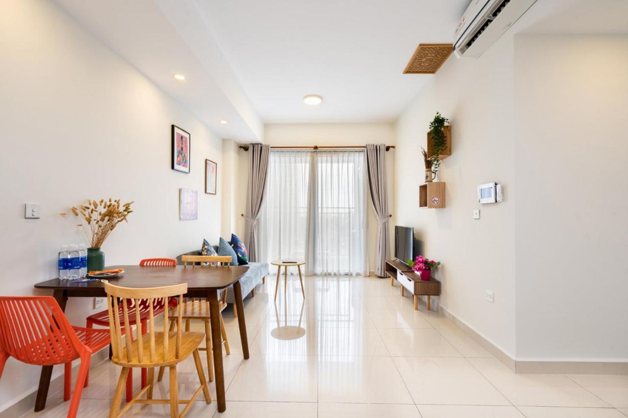 Tan Son Nhat Airport Botanica Premier, 2 Bedrooms, 2 Toilets Luxury Nearby Airport, Free Pool, Free Gym, Bbq Garden Apartment *