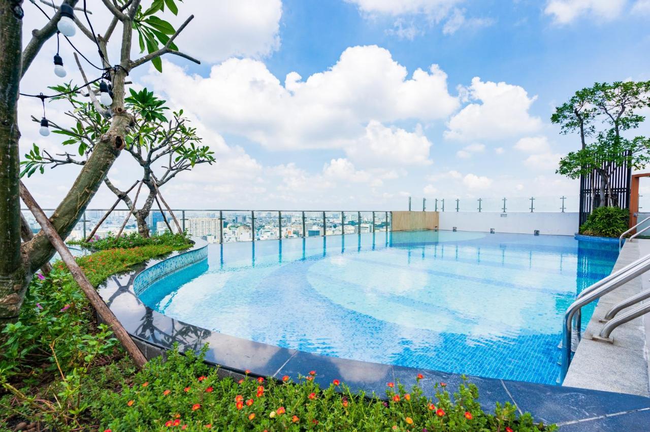 Tan Son Nhat Airport Botanica Premier, 2 Bedrooms, 2 Toilets Luxury Nearby Airport, Free Pool, Free Gym, Bbq Garden Apartment *