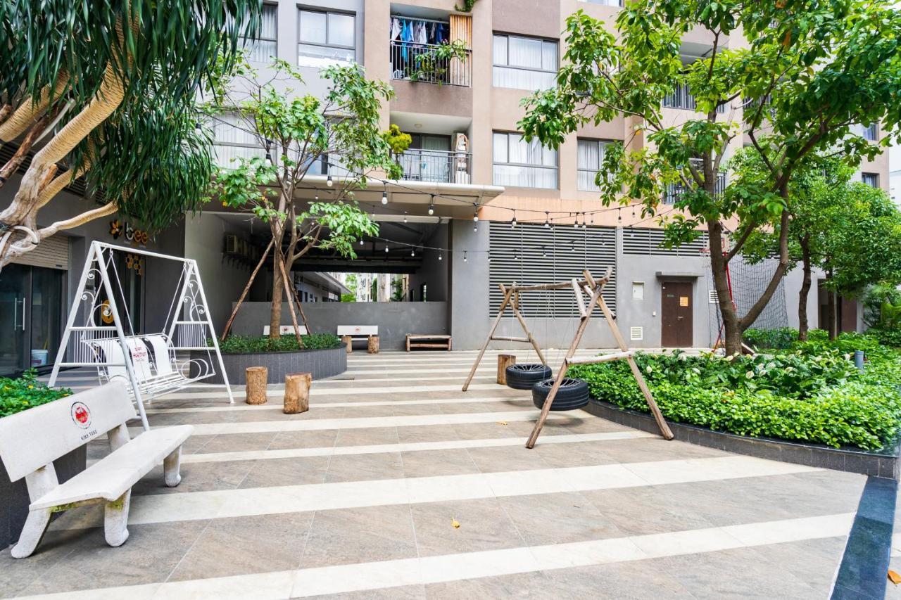 Tan Son Nhat Airport Botanica Premier, 2 Bedrooms, 2 Toilets Luxury Nearby Airport, Free Pool, Free Gym, Bbq Garden Apartment *