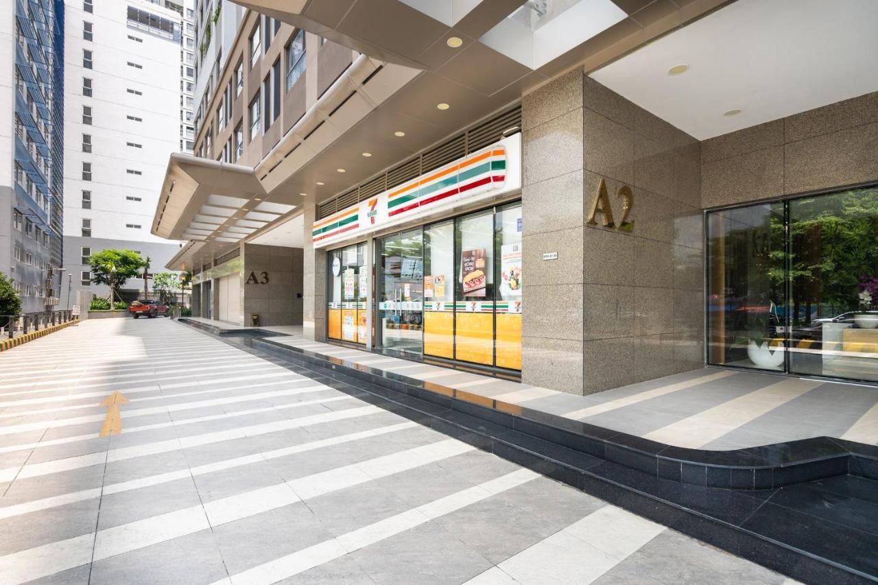 Tan Son Nhat Airport Botanica Premier, 2 Bedrooms, 2 Toilets Luxury Nearby Airport, Free Pool, Free Gym, Bbq Garden Ho Chi Minh City