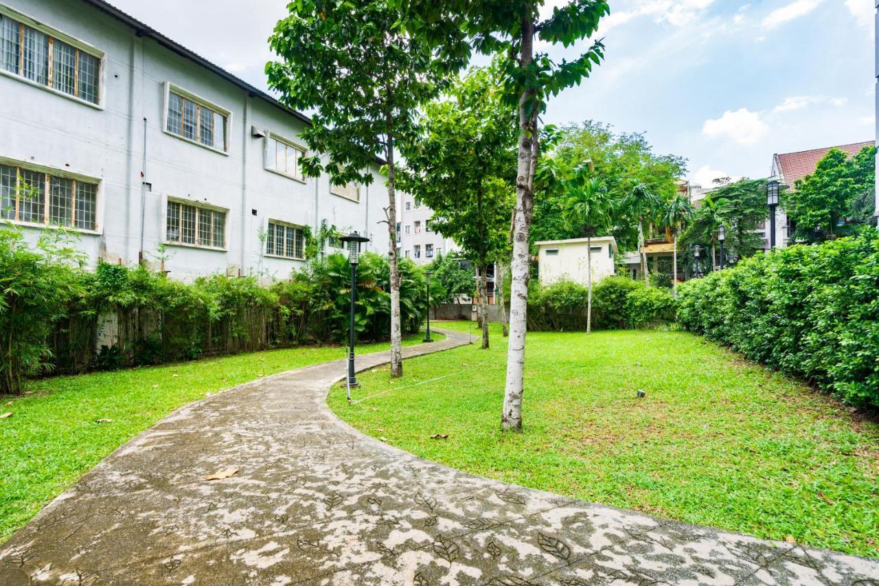 Tan Son Nhat Airport Botanica Premier, 2 Bedrooms, 2 Toilets Luxury Nearby Airport, Free Pool, Free Gym, Bbq Garden *