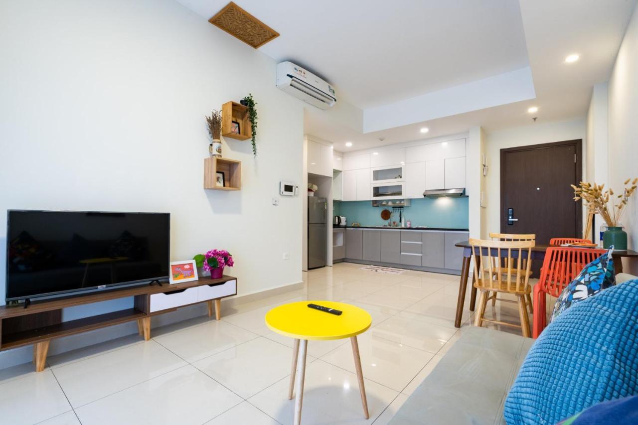Tan Son Nhat Airport Botanica Premier, 2 Bedrooms, 2 Toilets Luxury Nearby Airport, Free Pool, Free Gym, Bbq Garden