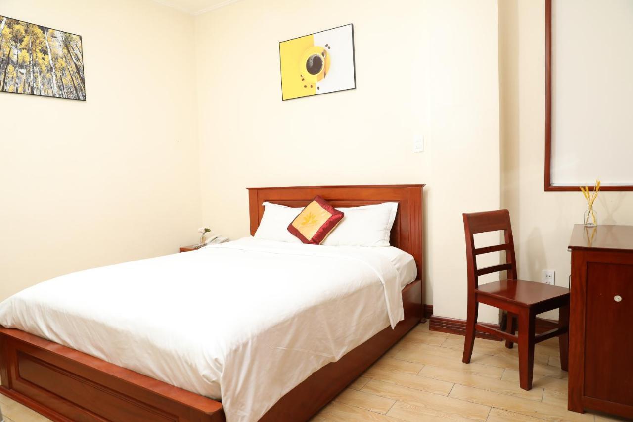 Thanh Vinh & 3* Ho Chi Minh City