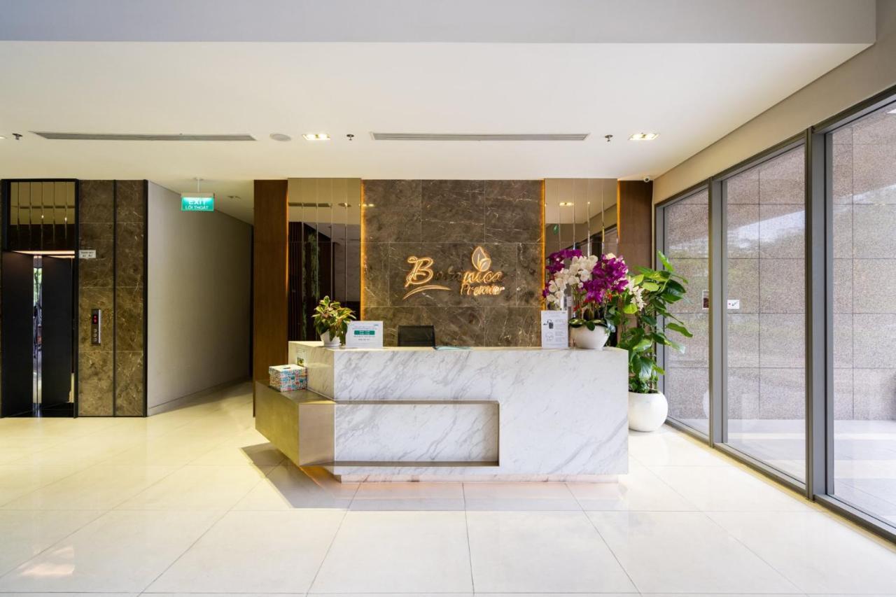 Tan Son Nhat Airport Botanica Premier, 2 Bedrooms, 2 Toilets Luxury Nearby Airport, Free Pool, Free Gym, Bbq Garden * Ho Chi Minh City