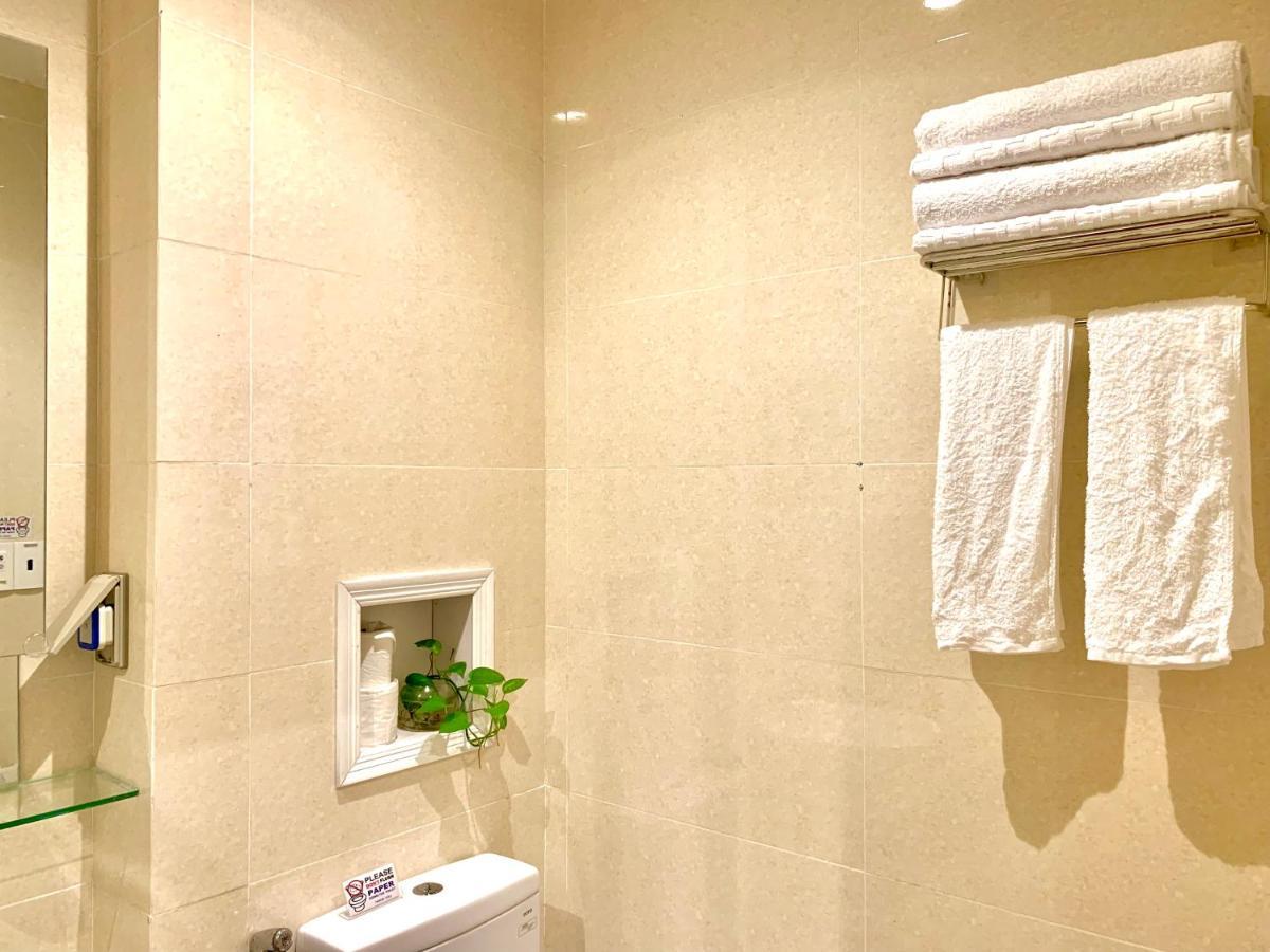 The Sunny House - Sky Center Airport Apartment *