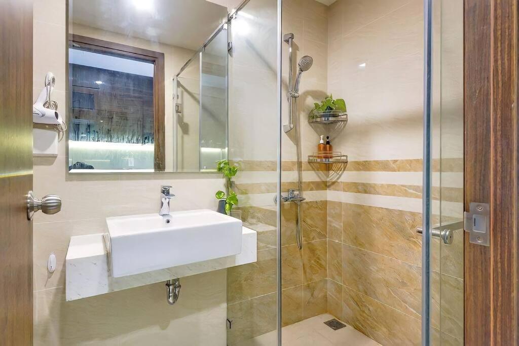 Ivyhouse-saigon Royal D4 , Near Center TP. Hồ Chí Minh