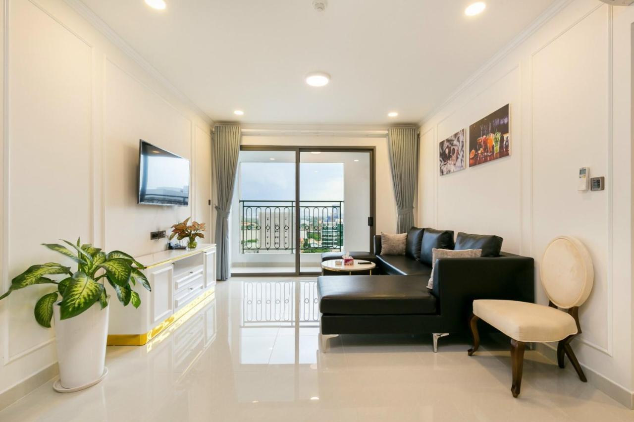 Saigon Royal *
