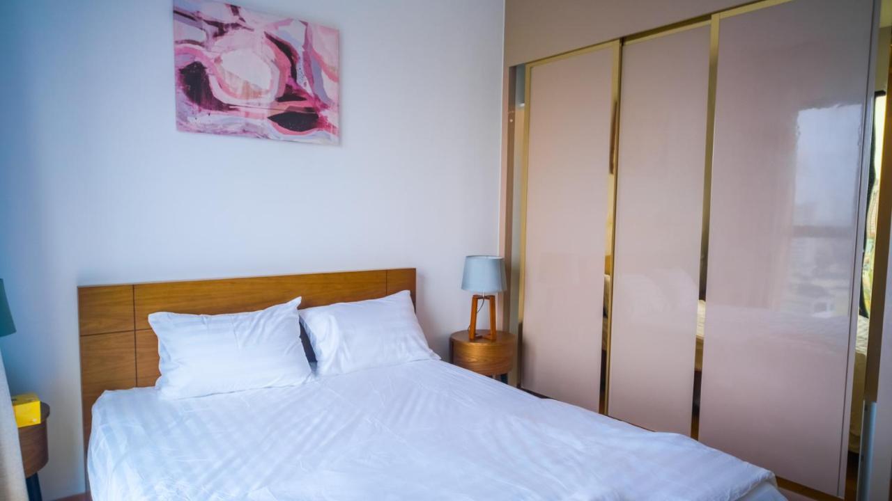 Apartment D1mension - Urban Oasis