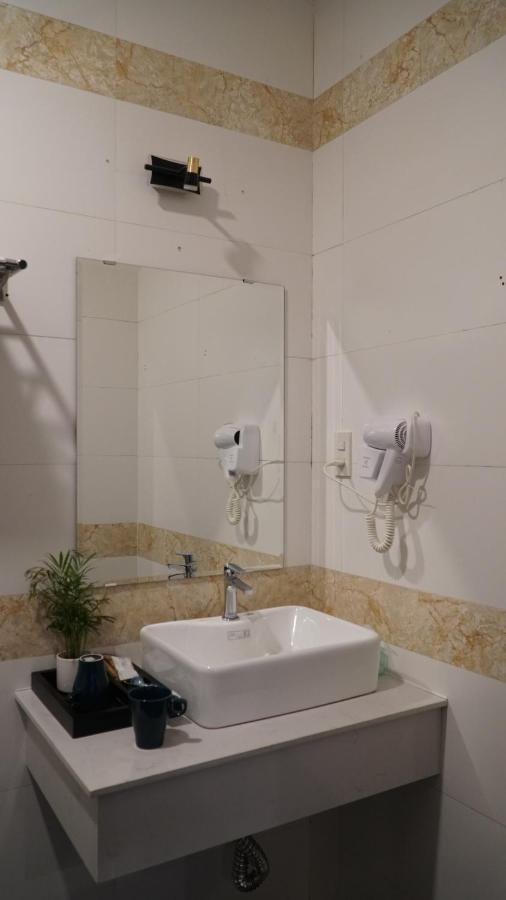 Bros Hotel