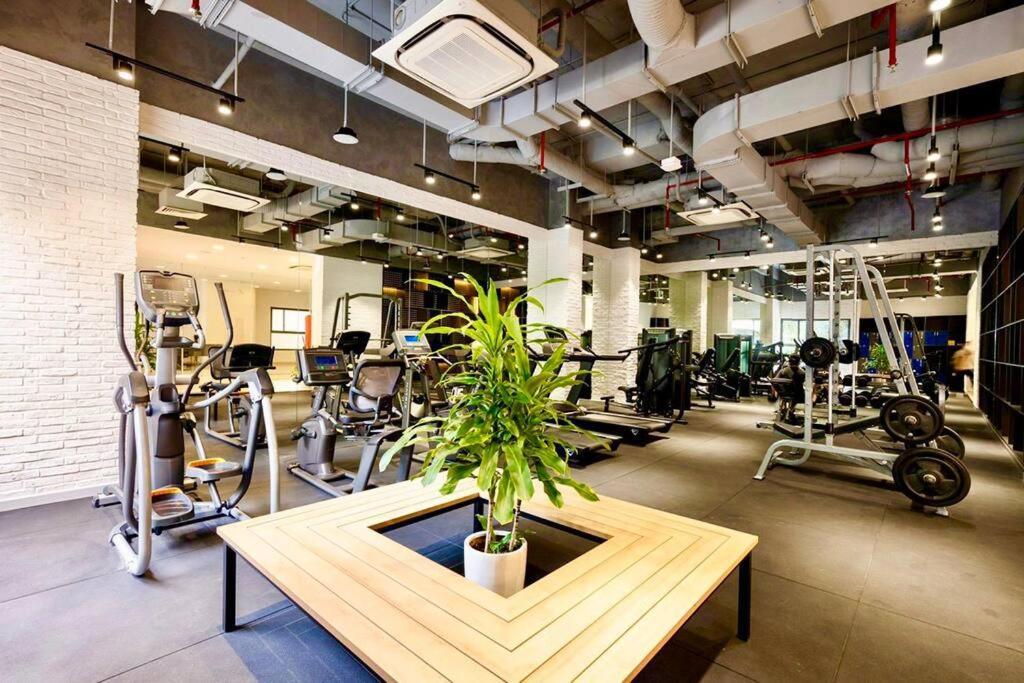 Botanica Premier - Near Airport 5 Minutes - Apartment