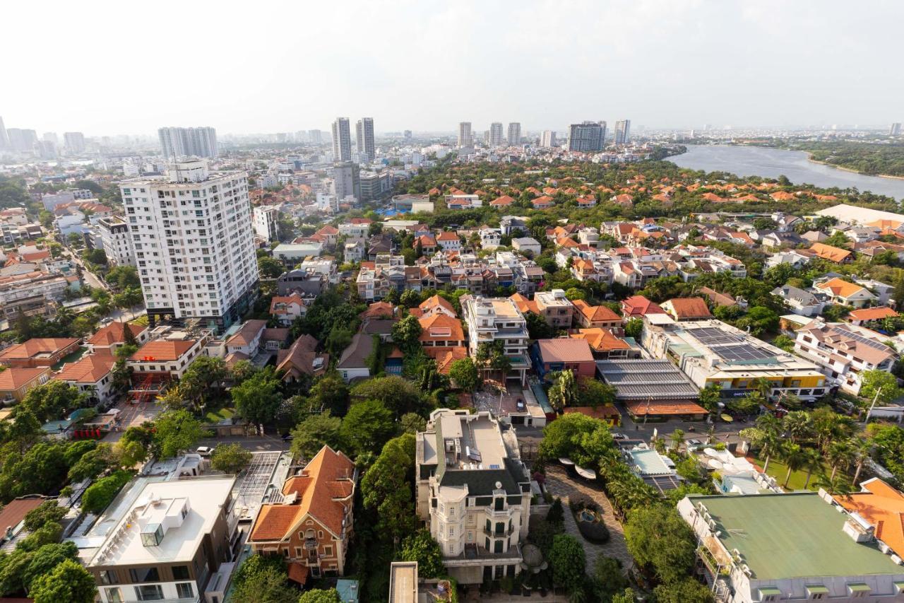 Ellie Bandar Ho Chi Minh
