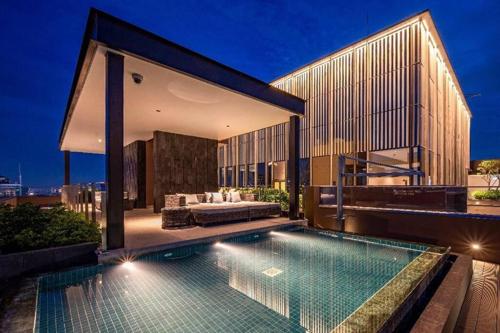 Luxury 2bd W Rooftop Bar & Pool In Saigon Center Căn hộ TP. Hồ Chí Minh