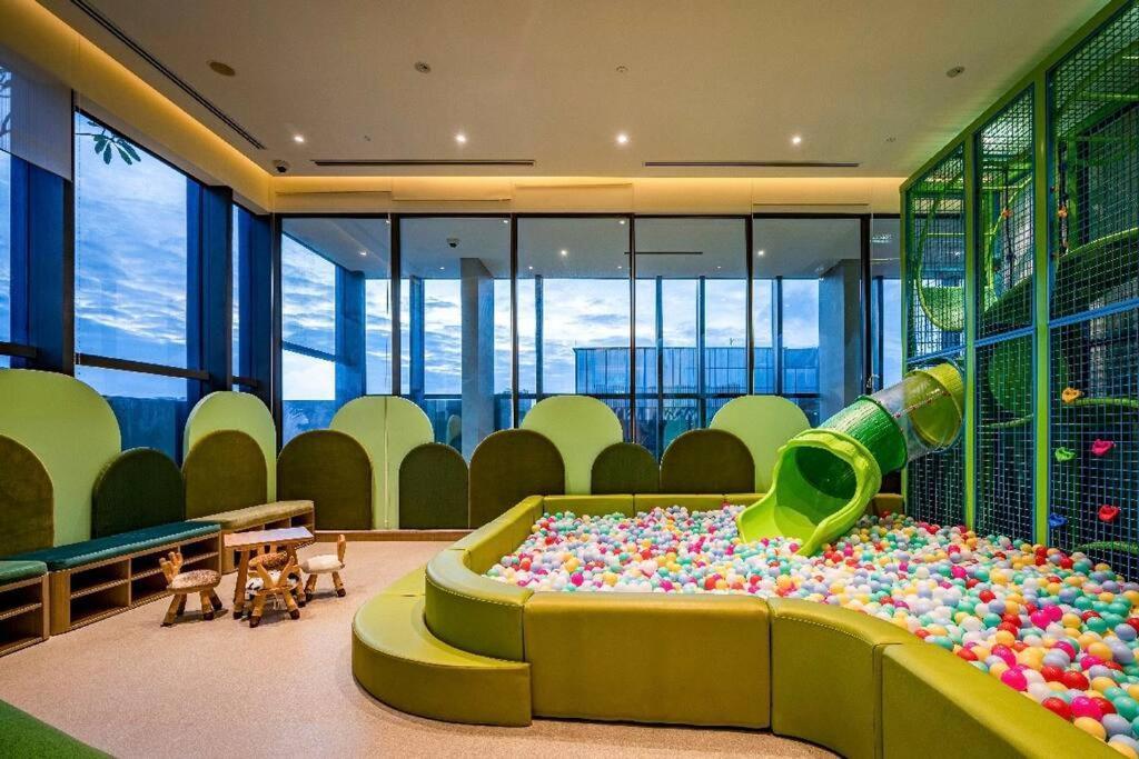Căn hộ Luxury 2bd W Rooftop Bar & Pool In Saigon Center