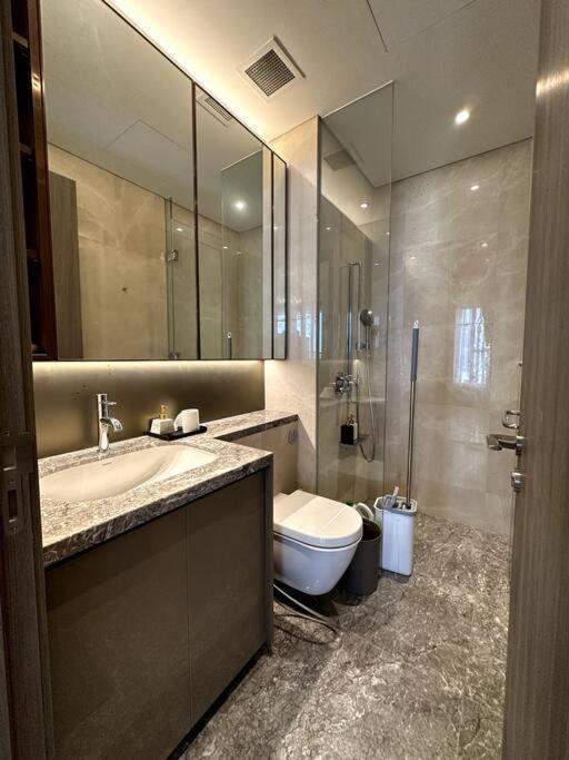 Căn hộ Luxury 2bd W Rooftop Bar & Pool In Saigon Center TP. Hồ Chí Minh