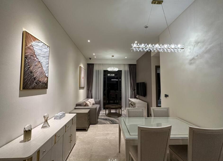 Luxury 2bd W Rooftop Bar & Pool In Saigon Center Căn hộ TP. Hồ Chí Minh