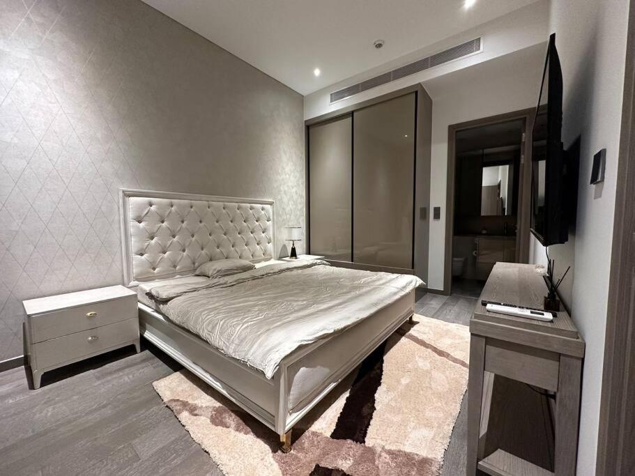 Luxury 2bd W Rooftop Bar & Pool In Saigon Center Căn hộ *