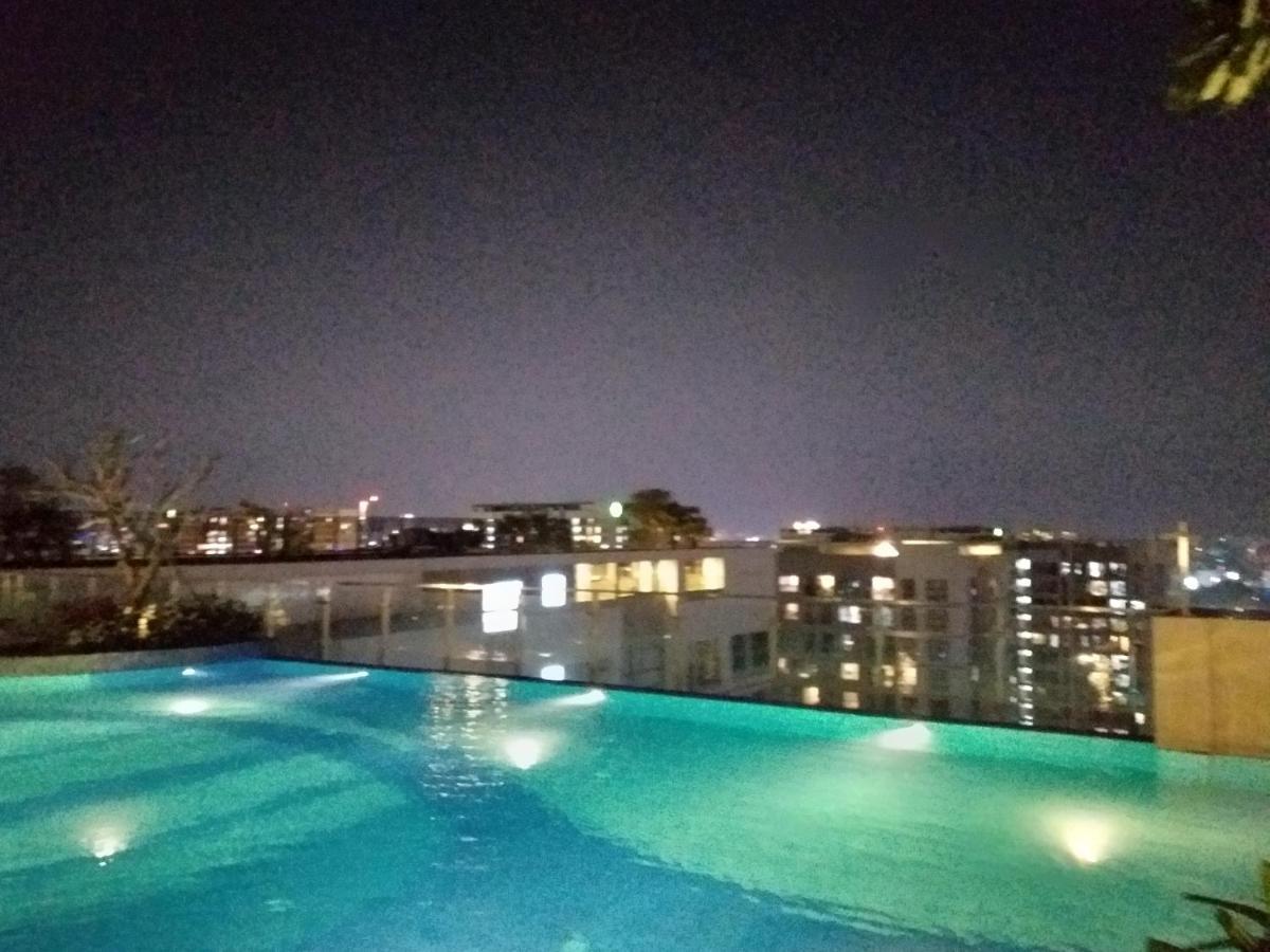 Tan Son Nhat Airport Sweet 2 Bedroom 1 Wc Apartment-free Gym , Sky Pool ,bbq ,garden Ho Chi Minh City