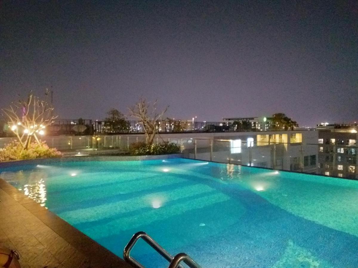 Apartment Tan Son Nhat Airport Sweet 2 Bedroom 1 Wc Apartment-free Gym , Sky Pool ,bbq ,garden *