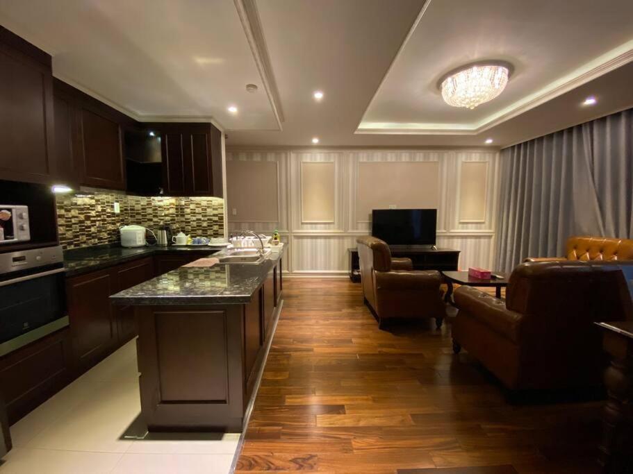 Apartment Leman Luxury 3 Bedroom By Chloe