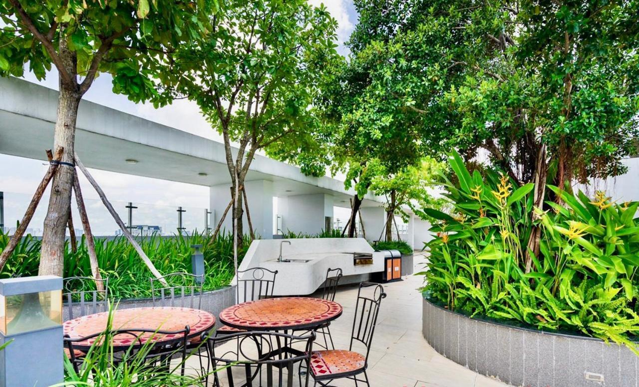 Near Tsn Airport 1br Ho Chi Minh City