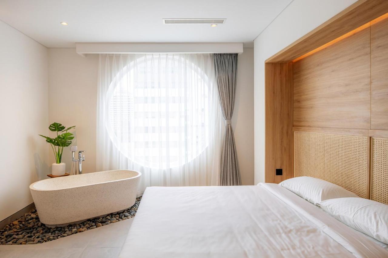 Meander Saigon Hotel