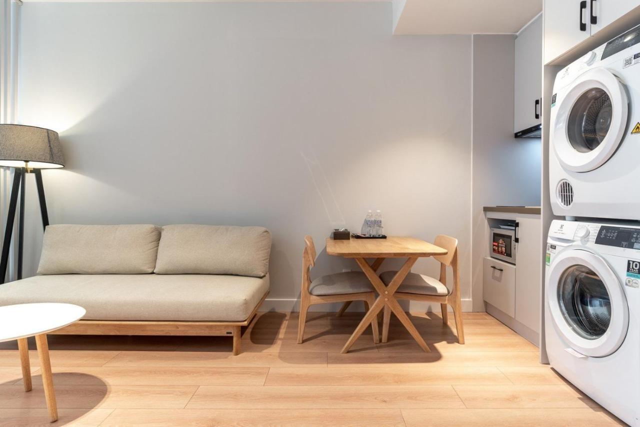 The Rixx Lancaster @ D1/ Netflix/bathtub * Ho Chi Minh City