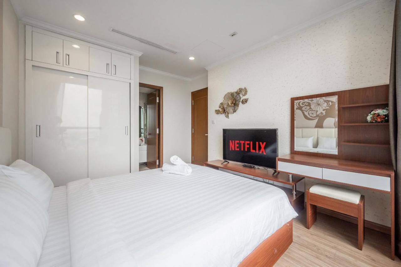 Premier Landmark Plus Vinhomes Central Park Apartment *