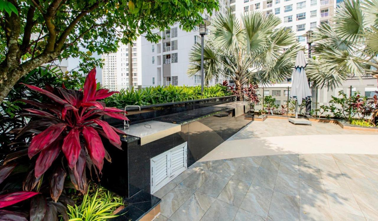 Orchard Park View Apartment-5 Minutes From Airport Apartment *