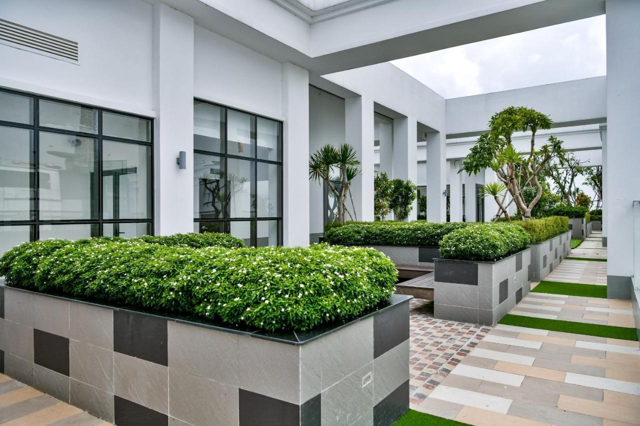 The Tresor Free Pool & Gym Apartment