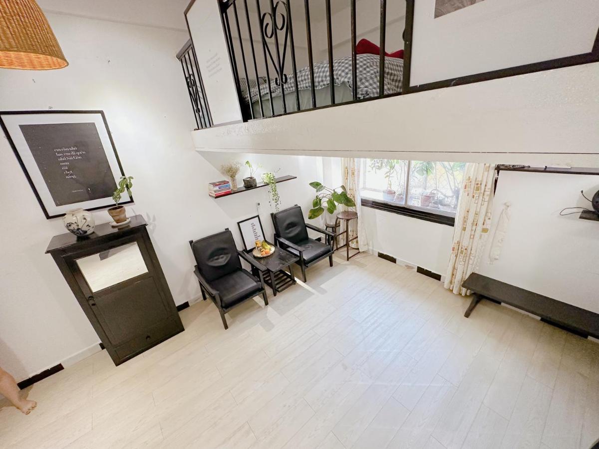Black And White Dist 1 Apartment Ho Chi Minh City