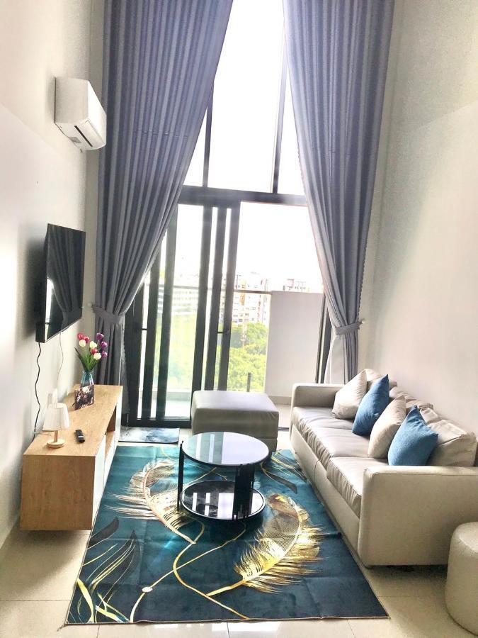 Ho Vip Sieu Rong, Sieu Sang, Gia Tot Chung Cu Celadon, Ngay Aeon Tan Phu * Ho Chi Minh City