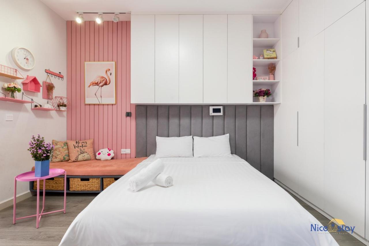Airport - Botanica Premier -