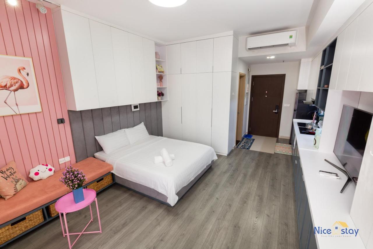 Airport - Botanica Premier -