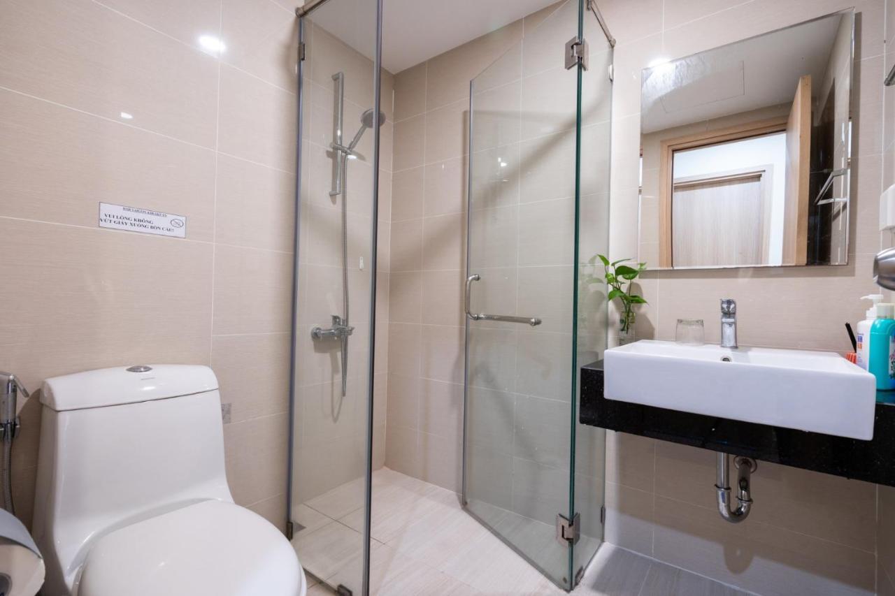 Tan Son Nhat Airport Botanica Premier, 2 Bedrooms, 2 Toilets Luxury Nearby Airport, Free Pool, Free Gym, Bbq Garden Ho Chi Minh City