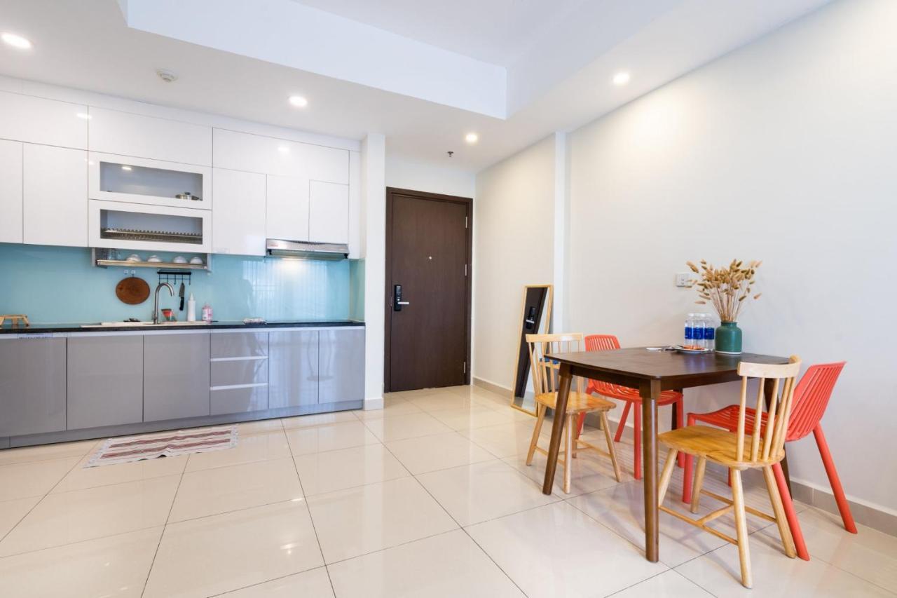Tan Son Nhat Airport Botanica Premier, 2 Bedrooms, 2 Toilets Luxury Nearby Airport, Free Pool, Free Gym, Bbq Garden *