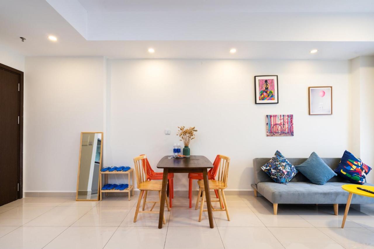 Tan Son Nhat Airport Botanica Premier, 2 Bedrooms, 2 Toilets Luxury Nearby Airport, Free Pool, Free Gym, Bbq Garden Apartment