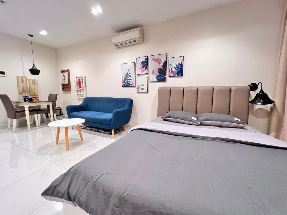 Sky Center Thap A Gan San Bay Tan Son Nhat Apartment