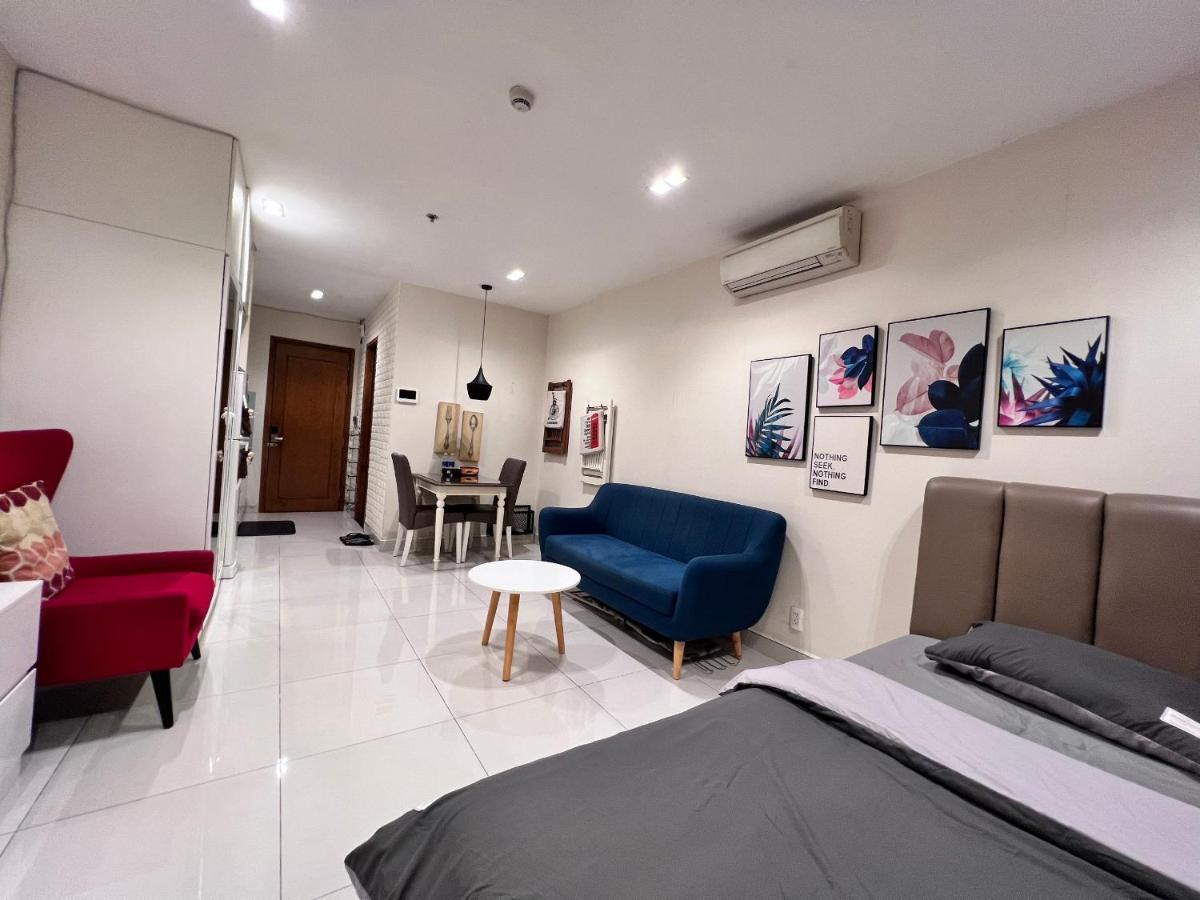 Apartment Sky Center Thap A Gan San Bay Tan Son Nhat Ho Chi Minh City
