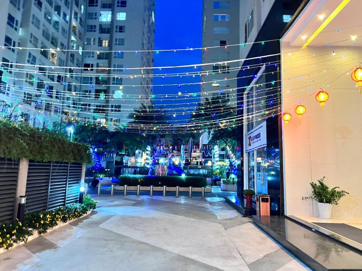 Sky Center Thap A Gan San Bay Tan Son Nhat *