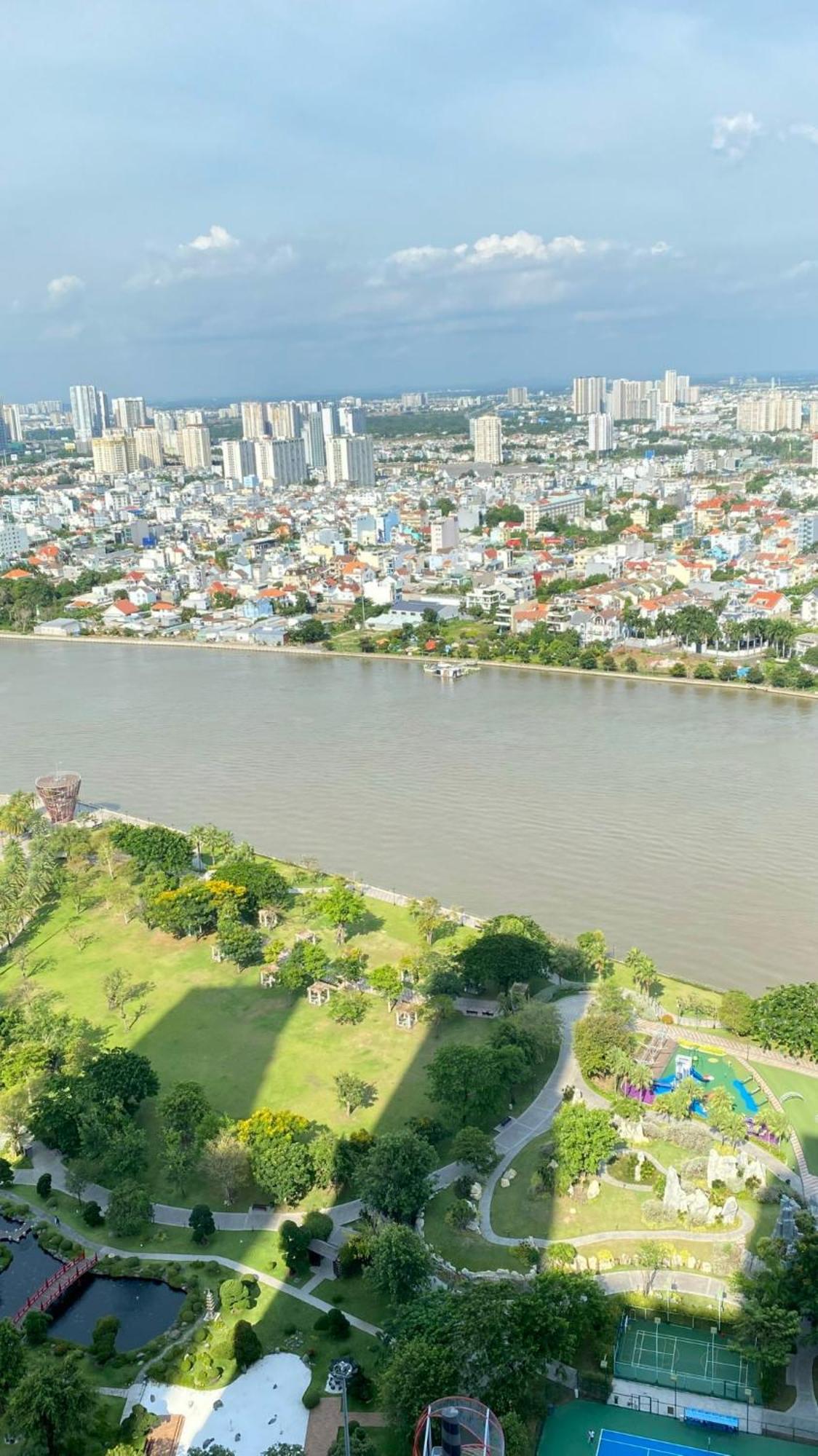 Happy Homes - Vinhomes Park Apartment Ho Chi Minh City